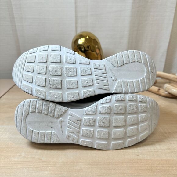 NIKE Puple Tanjun Running Sneakers, Size Women's 6 - Picture 6 of 6
